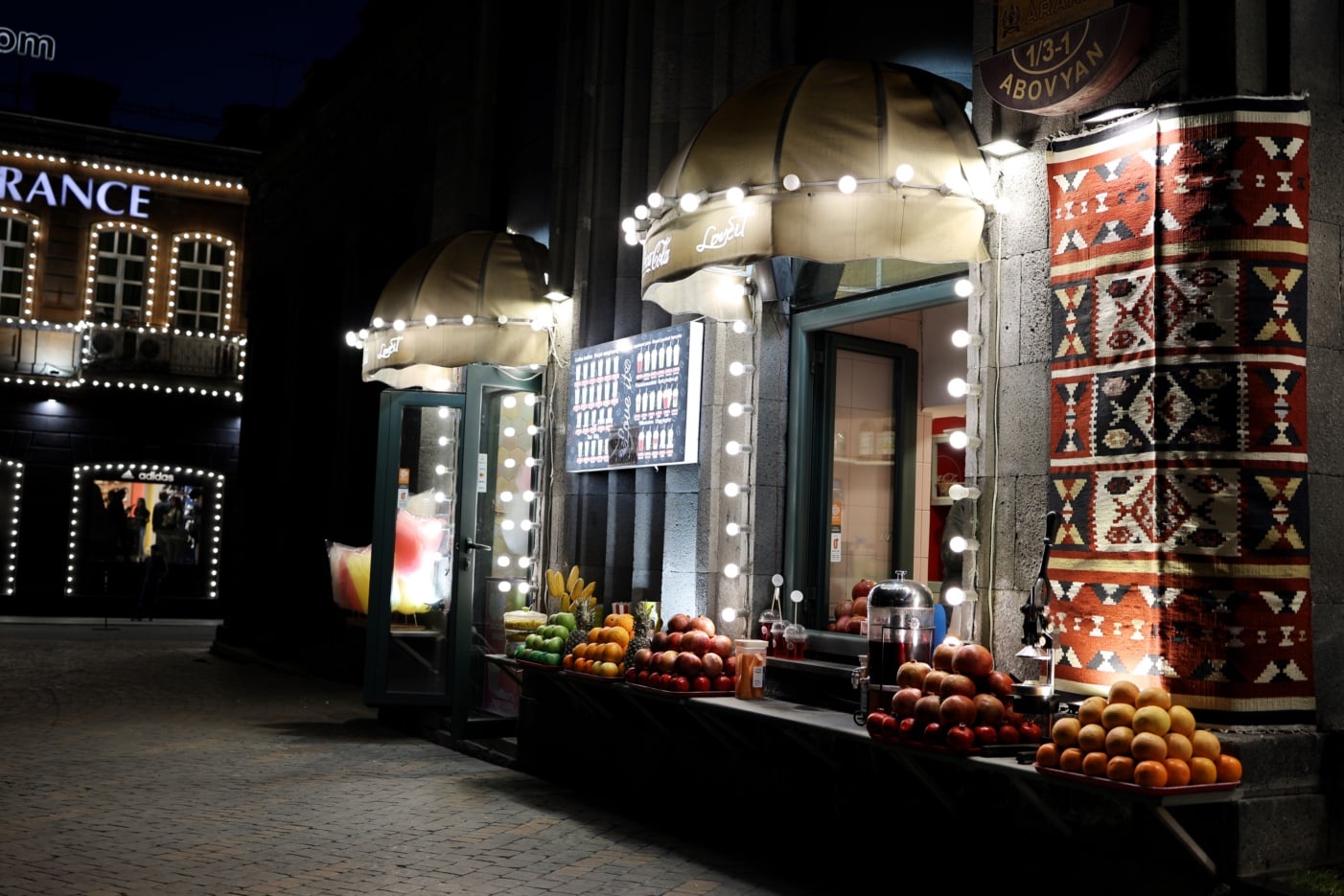 Pomegranate Market Stand